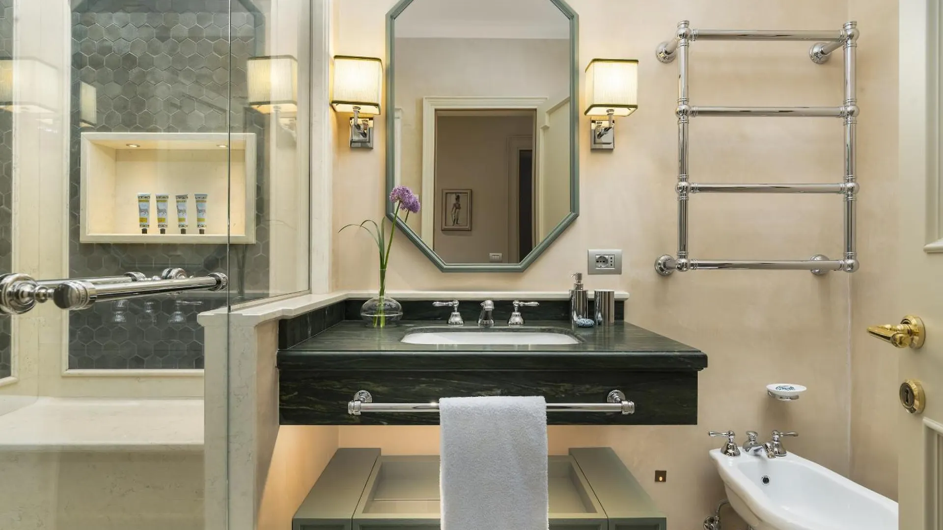 Apartmán La Dimora Di Lady J Amazing Brandnew Property With 6 Luxury Bedrooms! Benátky