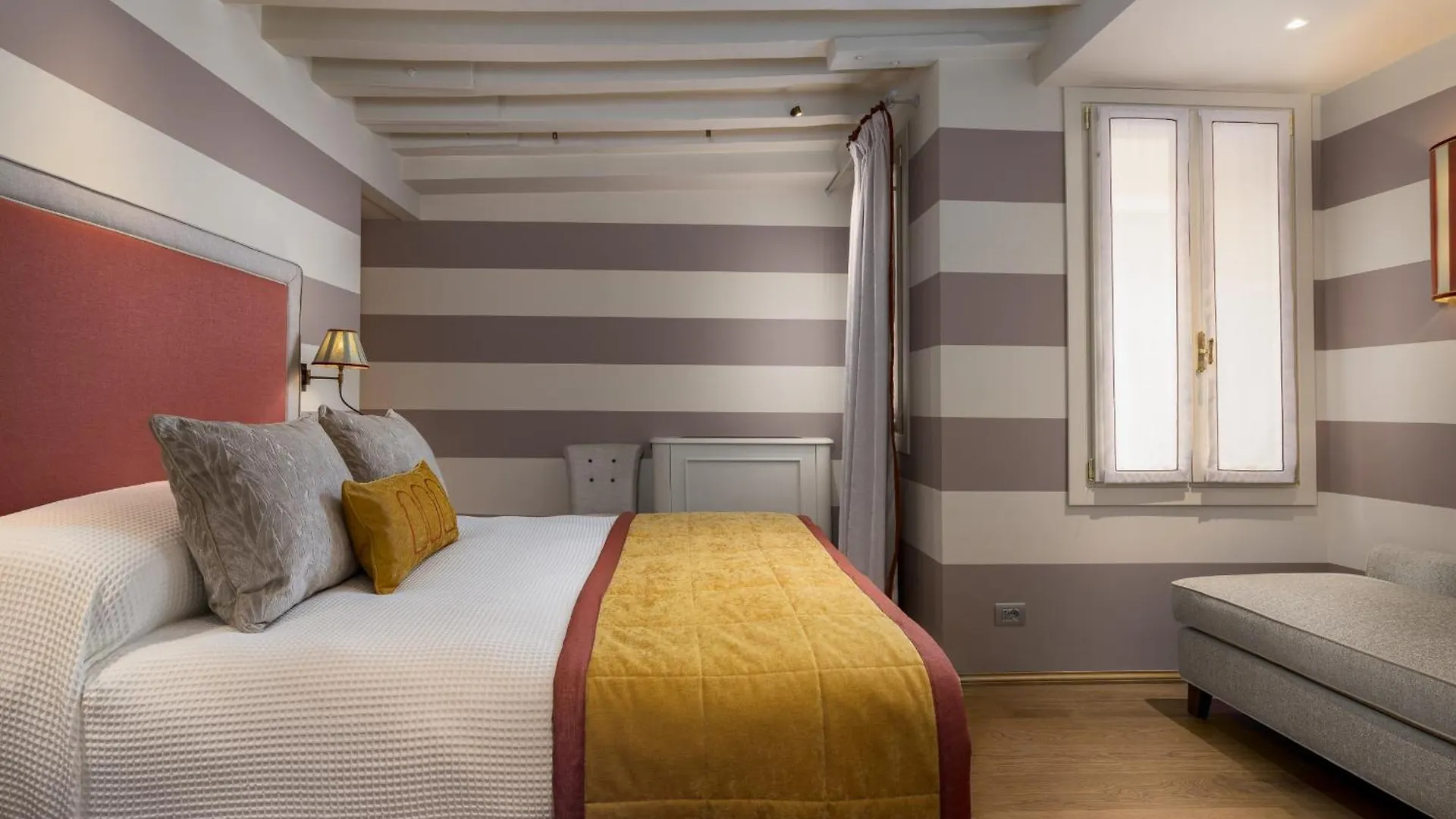 Apartmán La Dimora Di Lady J Amazing Brandnew Property With 6 Luxury Bedrooms! Benátky